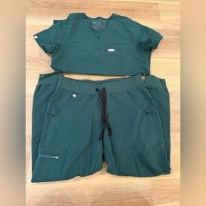 FIGS Women’s Scrub Set